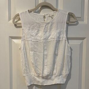 Chic White Sleeveless Blouse